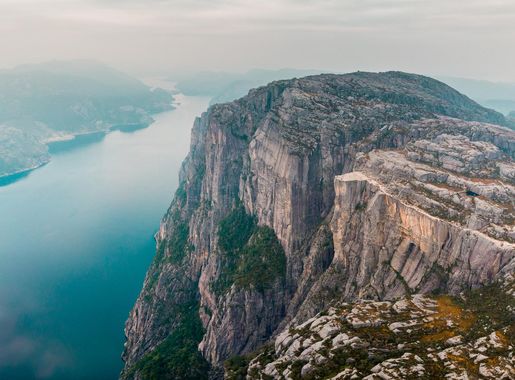 File:Lyse Fjord et Preikestolen.jpg - Wikipedia