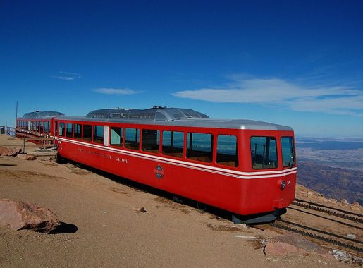 File:Pikes-Peak-Cog-Railway Train-24 2012-10-21.JPG - Wikimedia Commons