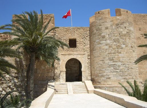 File:Tunesien Houmt Souk Bordj el Kebir 1.jpg - Wikimedia Commons