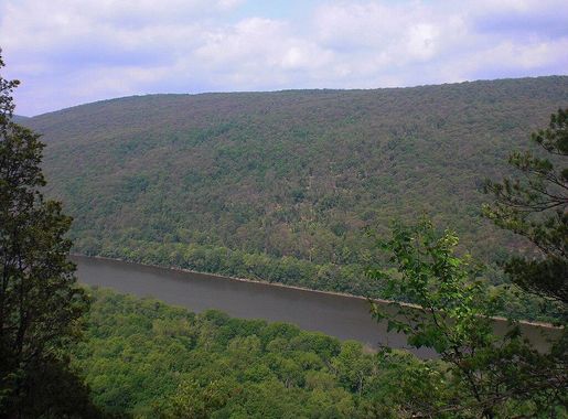 File:Susquehanna River and Shickshinny Mountain.JPG - Wikimedia Commons