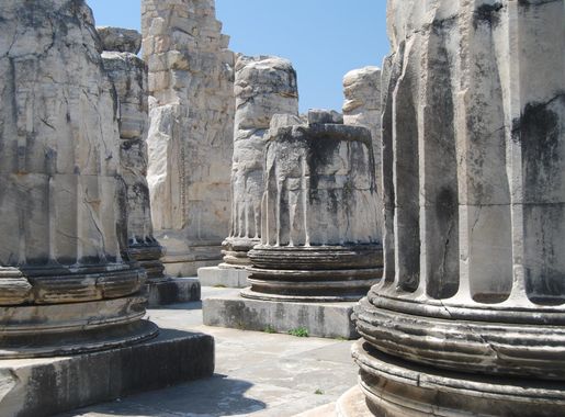 File:Temple of Apollo .Didim.jpg - Wikimedia Commons