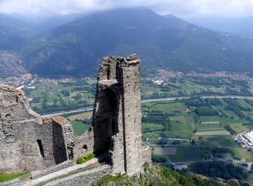 File:Tour Bell'Alda de la Sacra di San Michele (juin 2023).JPG - Wikimedia  Commons