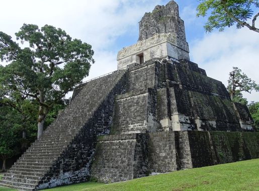 File:Temple II - Gran Plaza - Tikal Archaeological Site - Peten - Guatemala  (15871470705).jpg - Wikimedia Commons