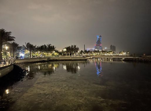 File:Jeddah Corniche at night.jpg - Wikimedia Commons