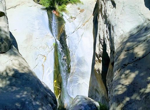 File:Tahquitz Falls, Palm Springs, California Aug 2017.jpg - Wikimedia  Commons