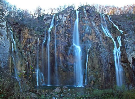 File:Plitvicka jezera veliki slap.jpg - Wikimedia Commons