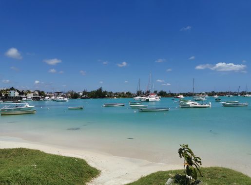 File:Strand grand-Baie 2019-09-27 3.jpg - Wikimedia Commons