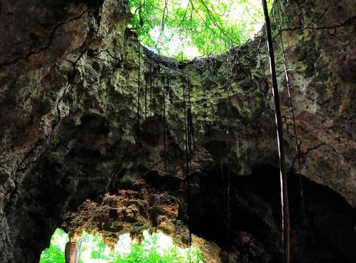 File:Kumbi Cave, Zanzibar (8022922007).jpg - Wikimedia Commons