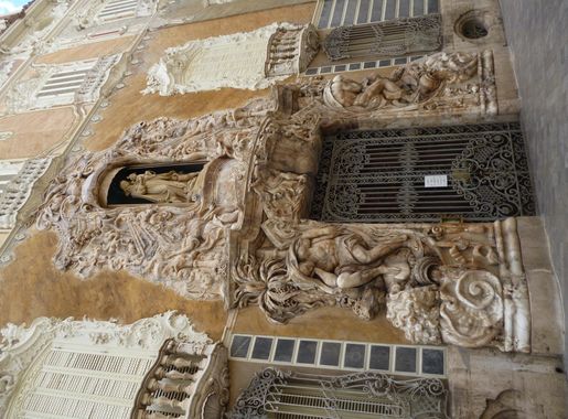 File:Façana del Palau del Marqués de Dosaigües.JPG - Wikipedia