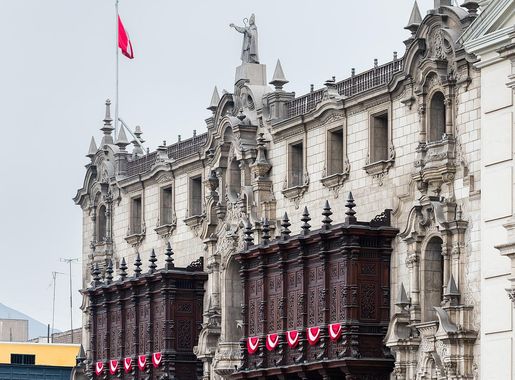 File:Palacio Arzobispal, Plaza de Armas, Lima, Perú, 2015-07-28, DD 29.JPG  - Wikimedia Commons