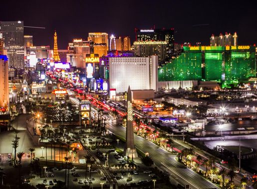 Fotos gratis : la carretera, horizonte, calle, noche, rascacielos,  multitud, Paisaje urbano, centro de la ciudad, canon, T3i, 600 d, Vegas,  1855mm, metrópoli, área urbana, Asentamiento humano, área metropolitana  4879x2744 - - 151158 - Imagenes gratis ...