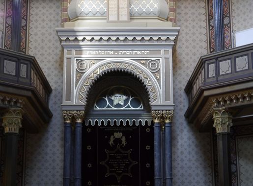 File:Györ Synagoge Innen Innen Thoraschrein.JPG - Wikimedia Commons
