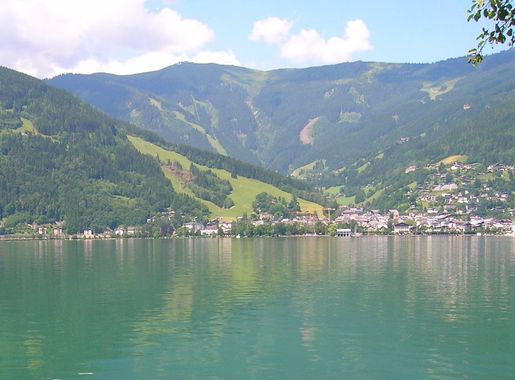 File:Zell am See und Schmittenhoehe.JPG - Wikimedia Commons