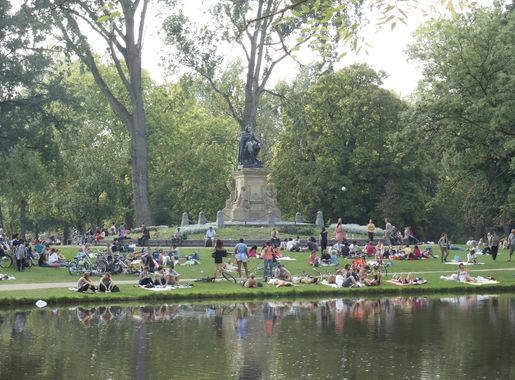 File:Vondelpark, Amsterdam.jpg - Wikimedia Commons