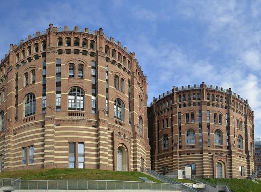 File:Gasometer in Wien 2013 4.jpg - Wikimedia Commons