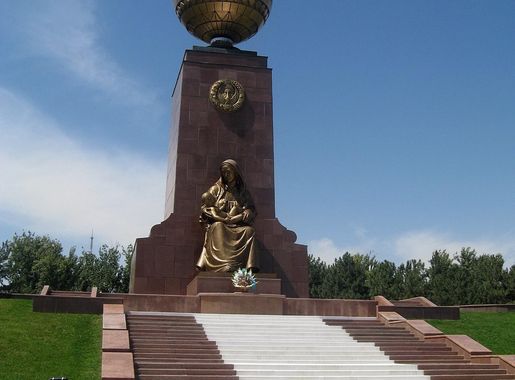 Файл:Монумент независимости Узбекистана.JPG — Википедия