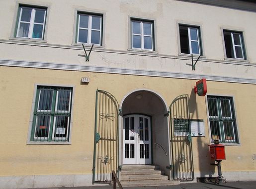 File:Jászberény 1 Post Office. - Lehel vezér Sq., Jászberény.JPG -  Wikimedia Commons