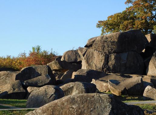 File:Boulders at Devil's Den, Gettysburg.jpg - Wikimedia Commons
