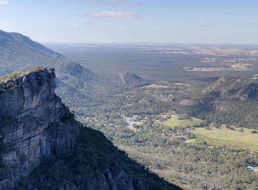 File:Grampians Halls Gap from Pinnacle - Nov 2008.jpg - Wikimedia Commons