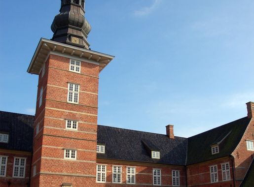 File:Husum castle 0911.JPG - Wikimedia Commons