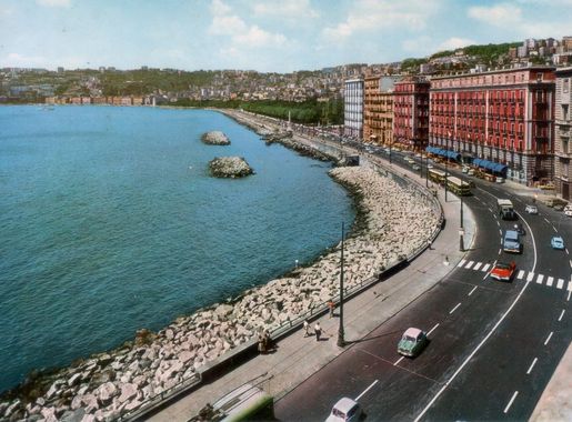 File:Napoli - Via Partenope - Anni 60.png - Wikimedia Commons