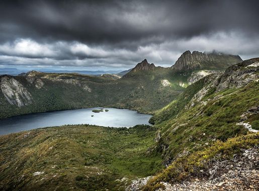 File:Cradle Mountain and Dove Lake from Marion's Lookout.jpg - Wikimedia  Commons