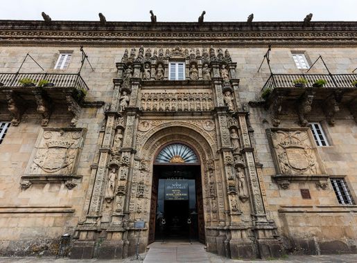 File:Hostal de los Reyes Católicos, Santiago de Compostela, España,  2015-09-23, DD 55.jpg - Wikimedia Commons