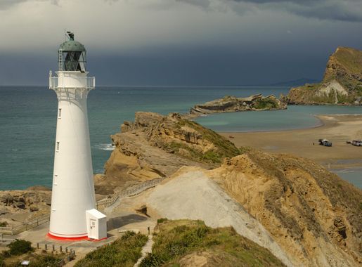 File:Castlepoint Lighthouse from the north.jpg - Wikimedia Commons