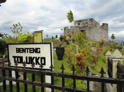 File:Benteng Tolukko, Ternate Island, The Moluccas (Maluku)  (15012169579).jpg - Wikimedia Commons