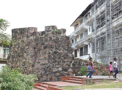 Archivo:Ruinas del Baluarte de Jesús.JPG - Wikipedia, la enciclopedia libre