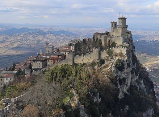 File:Guaita fortress and the City of San Marino (2023).jpg - Wikimedia  Commons