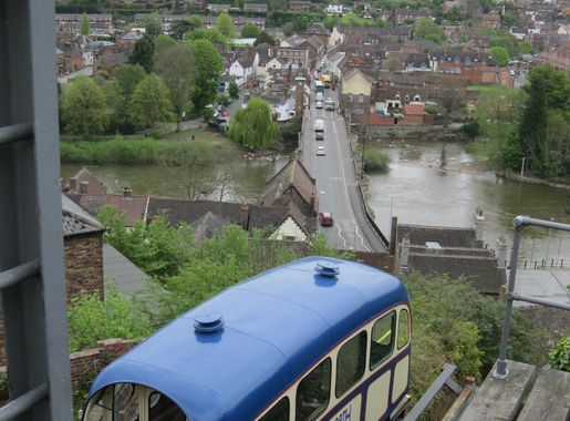 File:Bridgnorth Cliff Railway (33733022595).jpg - Wikimedia Commons