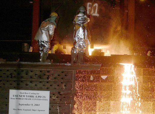 File:US Navy 030910-N-7542D-254 Workers from the Amite foundry pour molten  steel recycled