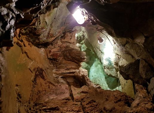 File:Indianechocaverns .jpg - Wikimedia Commons