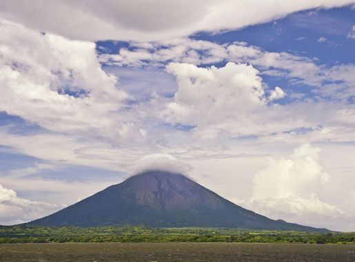 File:Concepción volcano - Ometepe island.jpg - Wikimedia Commons