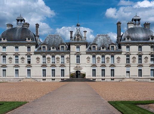 File:Cheverny-Chateau-VueFrontale.jpg - Wikimedia Commons