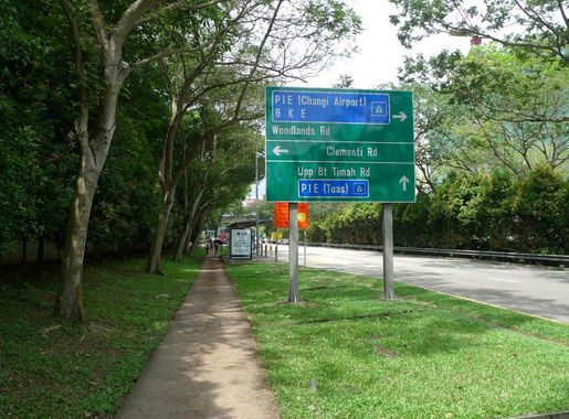 File:Directional road sign along Bukit Timah Road, Singapore - 20101128.jpg  - Wikimedia Commons
