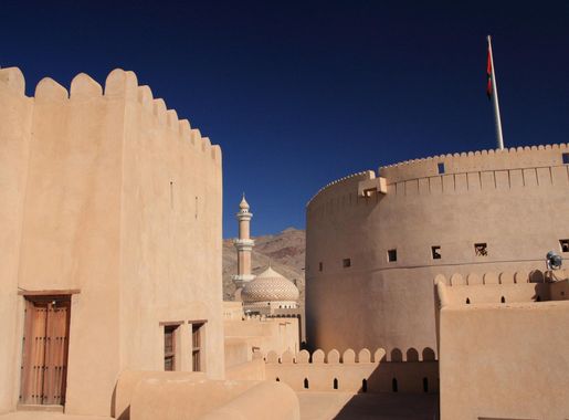 File:Nizwa Fort, Oman (4324068259).jpg - Wikimedia Commons