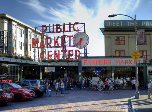 File:Public Market Center sign at Pike Place.jpg - Wikimedia Commons
