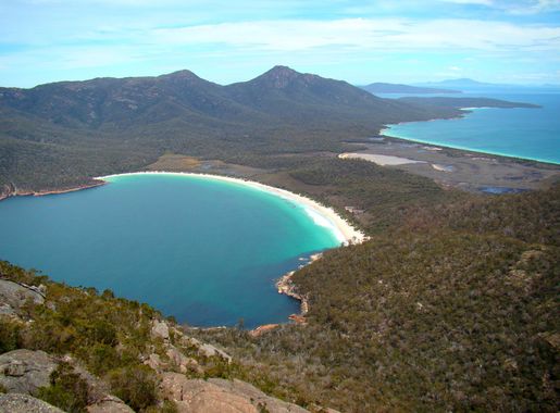 File:Freycinet Wineglass Bay And Promise Bay.jpg - Wikimedia Commons