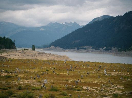 File:Keechelus Lake east of Snoqualmie Pass (10776236966).jpg - Wikimedia  Commons