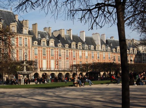 Fichier:Paris Place des Vosges 88.JPG — Wikipédia
