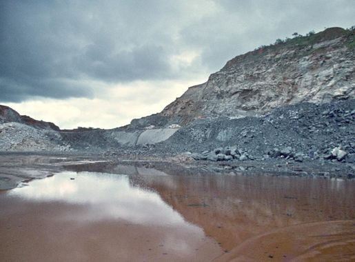 File:Bong Mine.jpg - Wikimedia Commons