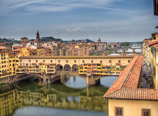 File:The Ponte Vecchio Old Bridge and Arno River, Florence, Italy.jpg -  Wikimedia Commons