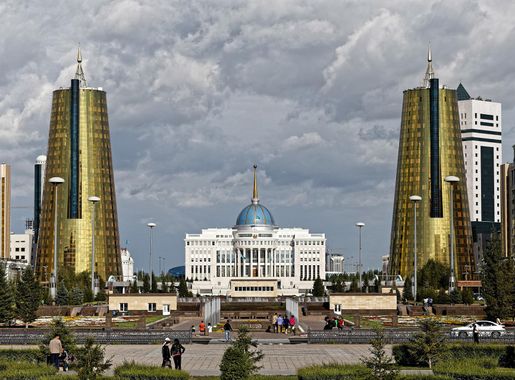 File:Presidential Palace Astana Kazakhstan (126111133).jpeg - Wikimedia  Commons
