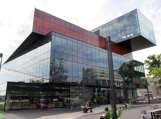 File:Halifax Central Library Exterior 1 (27096128697).jpg - Wikimedia  Commons