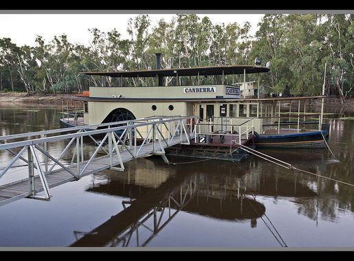 File:Paddle Boat Canberra in Murray River Echuca-1 (5521876007).jpg -  Wikimedia Commons