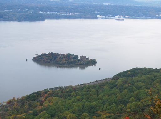 File:Bannerman Castle on Pollepel Island viewed from atop Breakneck  Ridge.JPG - Wikimedia Commons