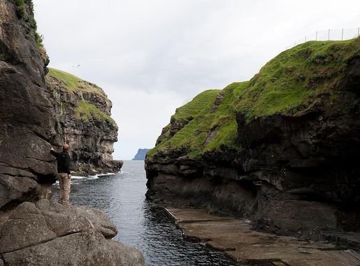 File:Gjógv-2.jpg - Wikimedia Commons