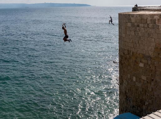 File:Akko Jumping off Sea Wall (15168628997).jpg - Wikimedia Commons